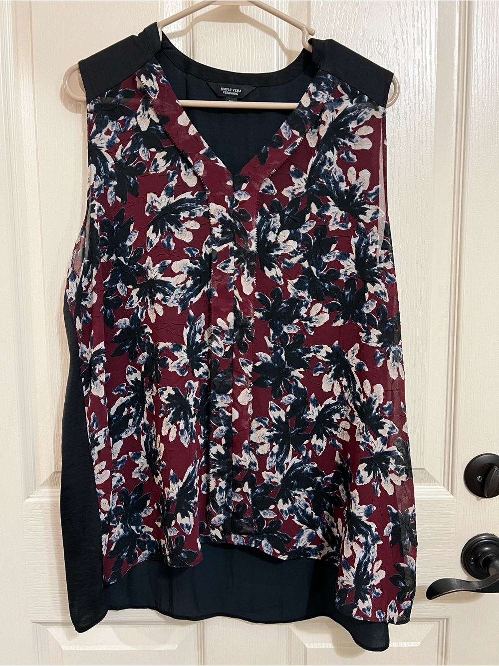 Simply Vera Vera Wang Burgundy Floral Sleeveless Camisole with Black Trim